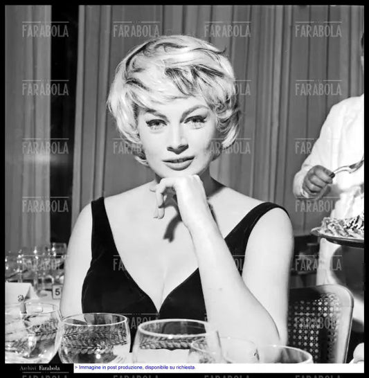 Anita Ekberg al Gran Galà di Capodanno a Saint - Vincent, 1959 - Farabola Immagine digitale
