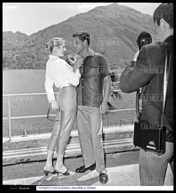 Anita Ekberg con il marito Anthony Steel, 1956 - Farabola Immagine digitale
