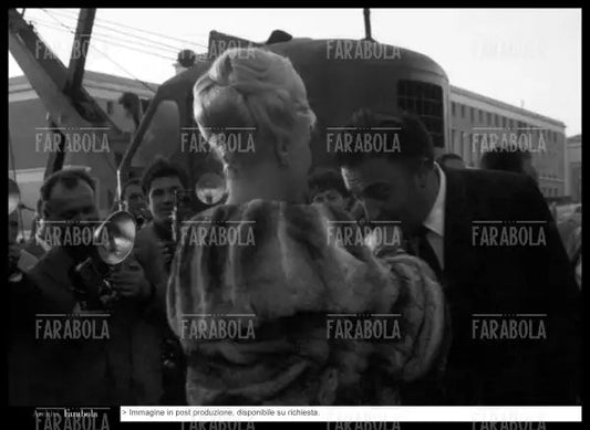 Anita Ekberg e Federico Fellini sul set del film Boccaccio '70, 1961 - Farabola Immagine digitale