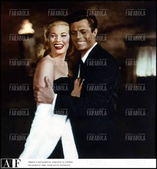 Anita Ekberg e Marcello Mastroianni in una scena del film La Dolce Vita, 1960 - Farabola Immagine digitale