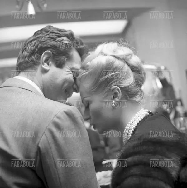 Anita Ekberg e Marcello Mastroianni, Milano, 1960 - Farabola Immagine digitale