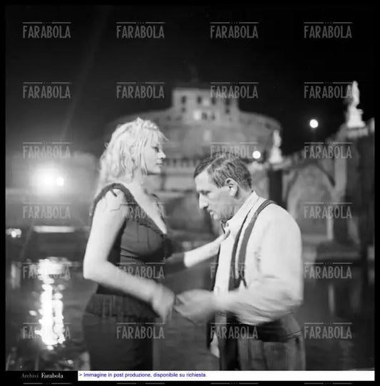 Anita Ekberg e Renato Rascel sul set del film Anonima Cocottes, 1960 - Farabola Immagine digitale