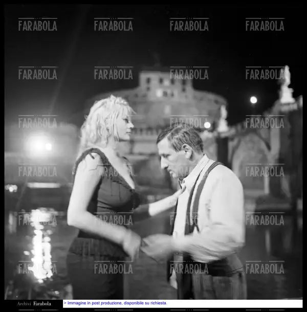 Anita Ekberg e Renato Rascel sul set del film Anonima Cocottes, 1960 - Farabola Immagine digitale