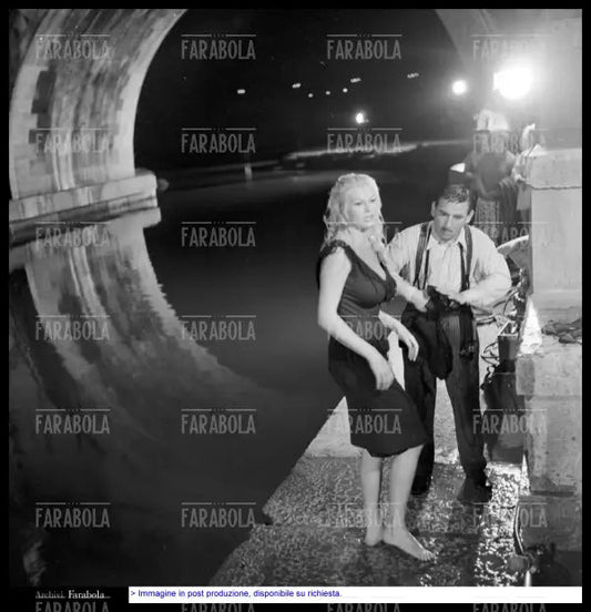 Anita Ekberg e Renato Rascel sul set del film Anonima Cocottes, 1960 - Farabola Immagine digitale