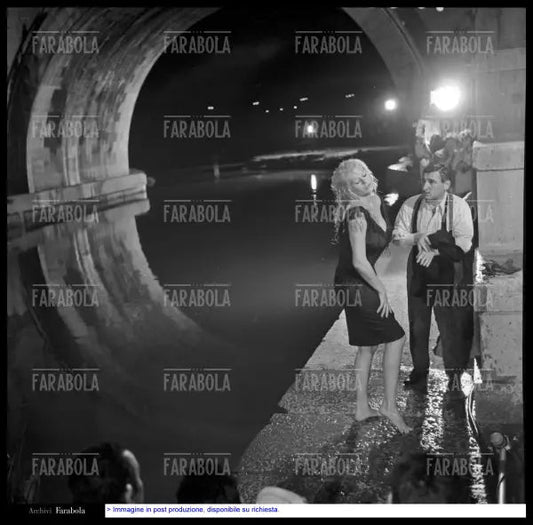 Anita Ekberg e Renato Rascel sul set del film Anonima Cocottes, 1960 - Farabola Immagine digitale