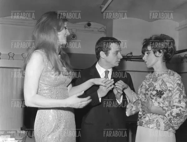 Anna German, Johnny Dorelli e Ornella Vanoni, Festival di Sanremo, 1967 - Farabola Immagine digitale