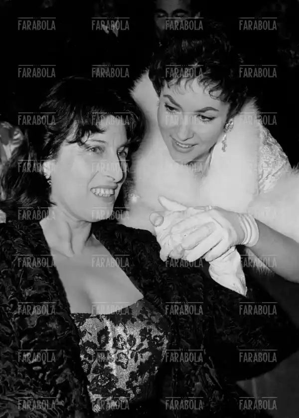 Anna Magnani e Gina Lollobrigida, Roma, 1956 - Farabola Immagine digitale