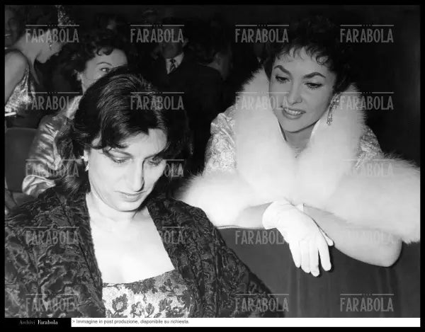Anna Magnani e Gina Lollobrigida, Roma, 1956 - Farabola Immagine digitale