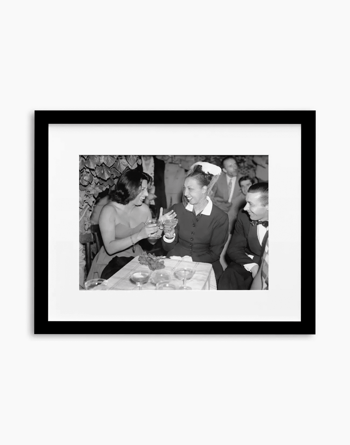 Anna Magnani e Josephine Baker, 1948 — stampa fine art con cornice nera