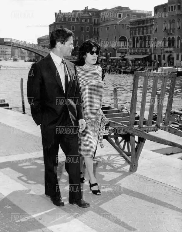 Anna Magnani e Pier Paolo Pasolini, Festival di Venezia, 1962 - Farabola Immagine digitale