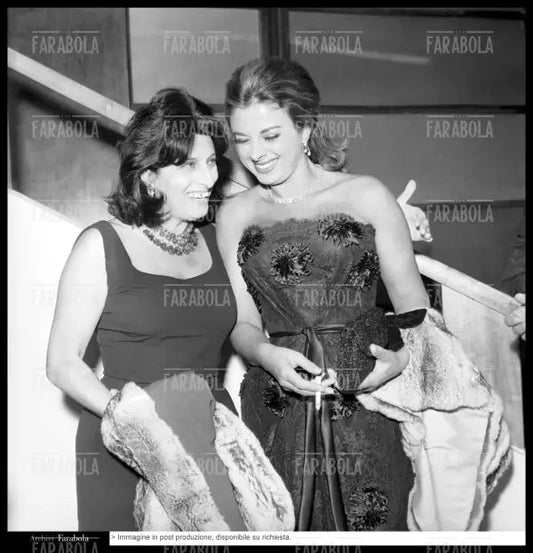 Anna Magnani e Sandra Milo, Festival di Venezia, 1961 - Farabola Immagine digitale