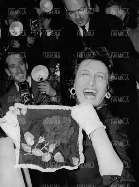 Anna Magnani vince l'Oscar per La Rosa Tatuata, 1956 - Farabola Immagine digitale