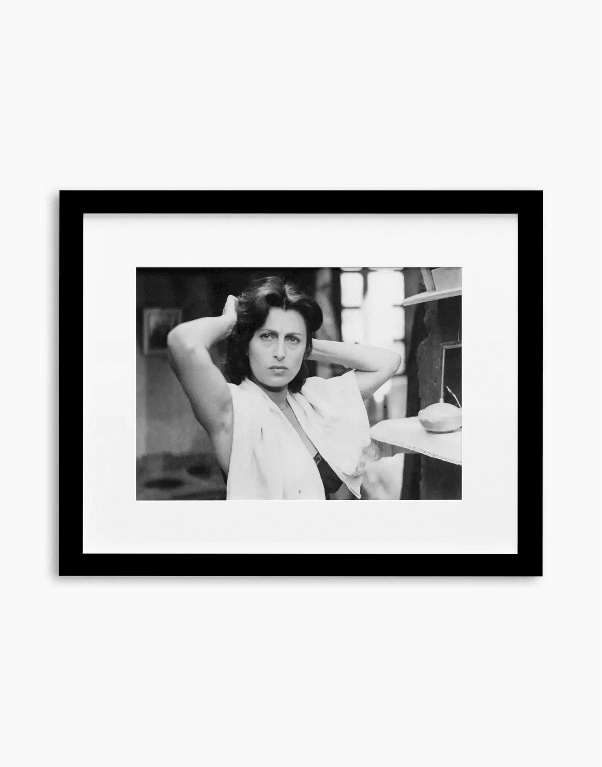 Anna Magnani, Vulcano, 1949 — stampa fine art con cornice nera