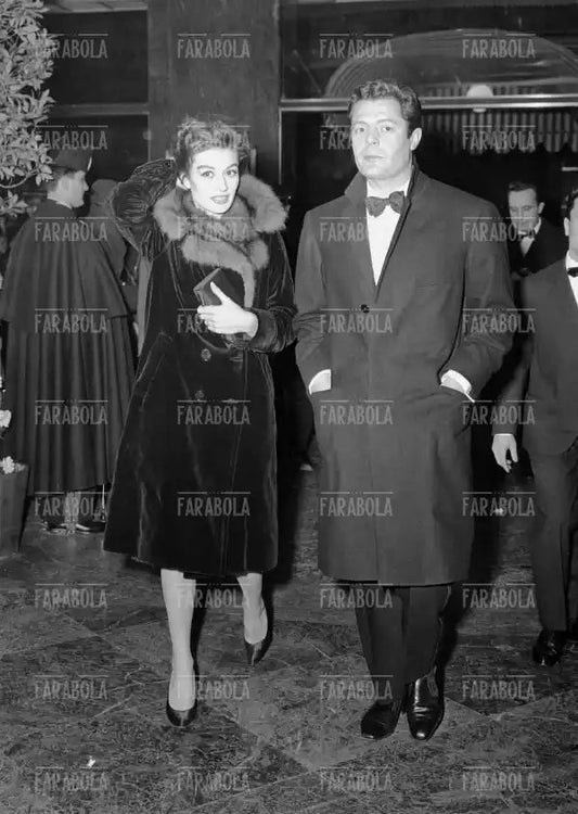 Anouk Aimée e Marcello Mastroianni, Milano, 1960 - Farabola Immagine digitale