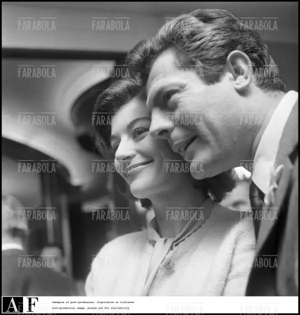 Anouk Aimée e Marcello Mastroianni, Milano, 1960 - Farabola Immagine digitale