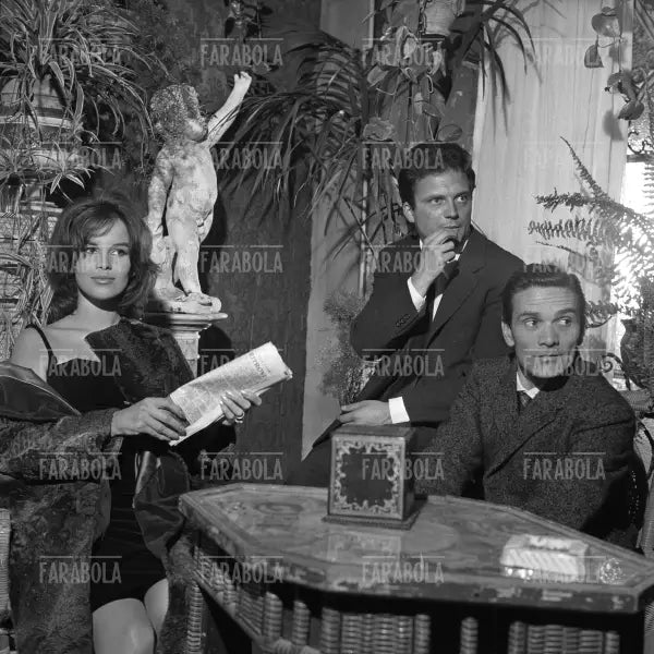 Antonella Lualdi, Franco Interlenghi e Pier Paolo Pasolini, 1959 - Farabola Immagine digitale