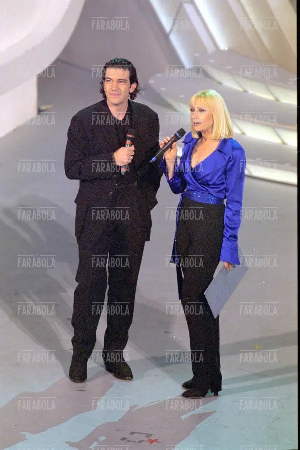 Antonio Banderas e Raffaella Carrà, Festival di Sanremo, 2001 - Farabola Immagine digitale