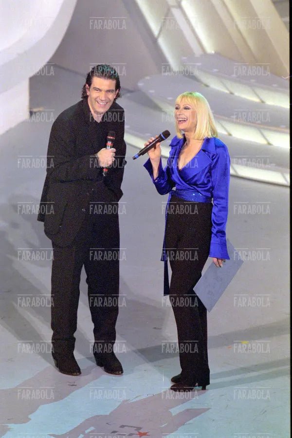 Antonio Banderas e Raffaella Carrà, Festival di Sanremo, 2001 - Farabola Immagine digitale