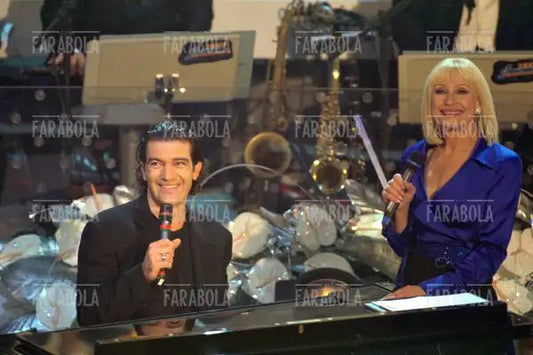 Antonio Banderas e Raffaella Carrà, Festival di Sanremo, 2001 - Farabola Immagine digitale