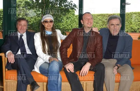 Antonio Marano, Rosita Celentano, Amadeus e Gene Gnocchi alla presentazione di Music Farm, 2004 - Farabola Immagine digitale