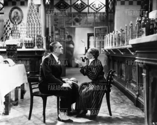 Armando Falconi e Dina Galli in una scena del film Felicita Colombo, 1937 - Farabola Immagine digitale