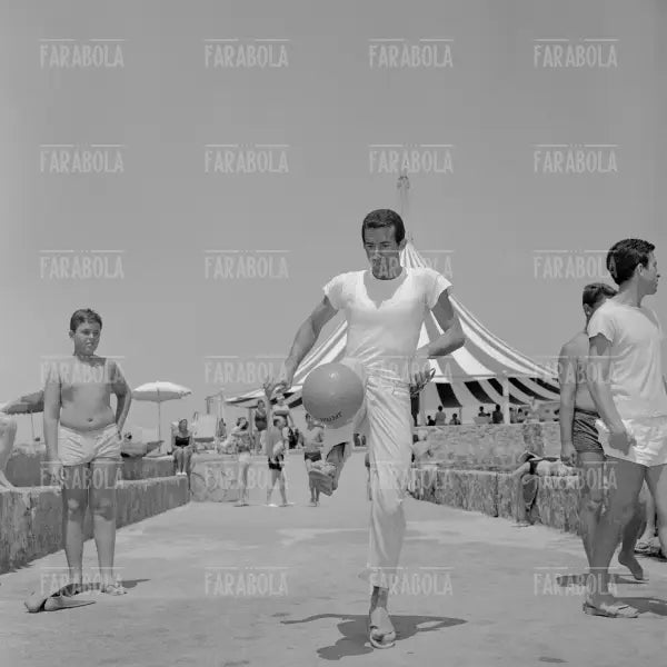 Armando Picchi, Isola d'Elba, 1964 - Farabola Immagine digitale
