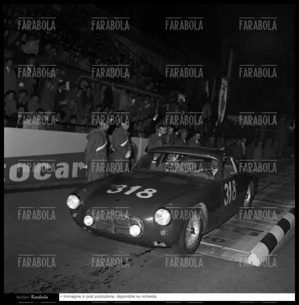 Arnaldo Bellini e Nicolò Carosio su Maserati A6GCS, Mille Miglia, 1956 - Farabola Immagine digitale