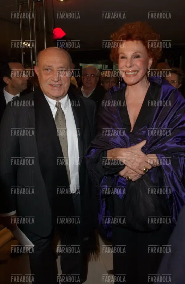 Arnaldo Pomodoro e Ornella Vanoni alla prima della Scala, Milano, 2003 - Farabola Immagine digitale
