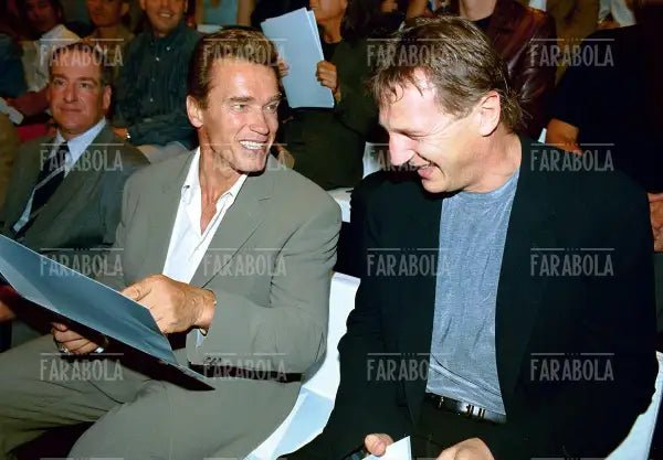 Arnold Schwarzenegger e Liam Neeson alla sfilata Armani, Milano, 2000 - Farabola Immagine digitale