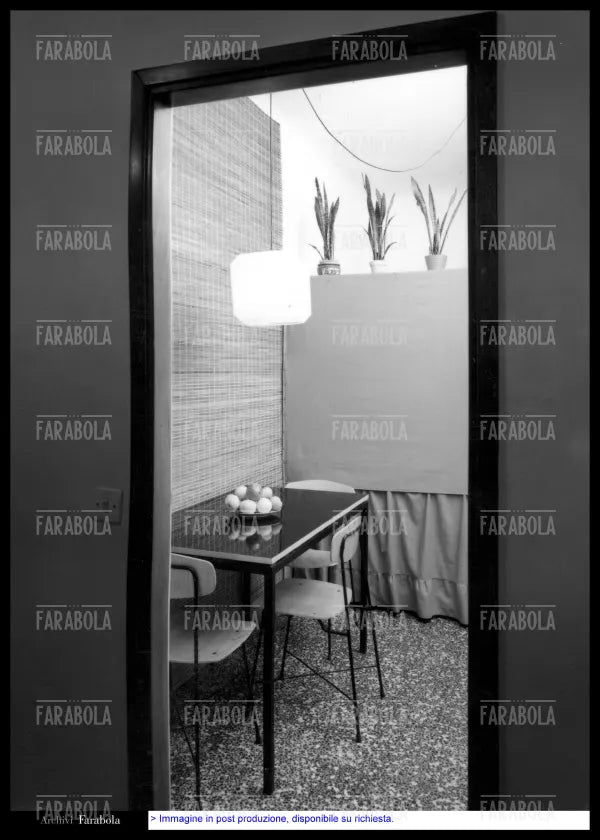 Arredamento allestito dall'architetto Brunati, Milano, 1960 - Farabola Immagine digitale