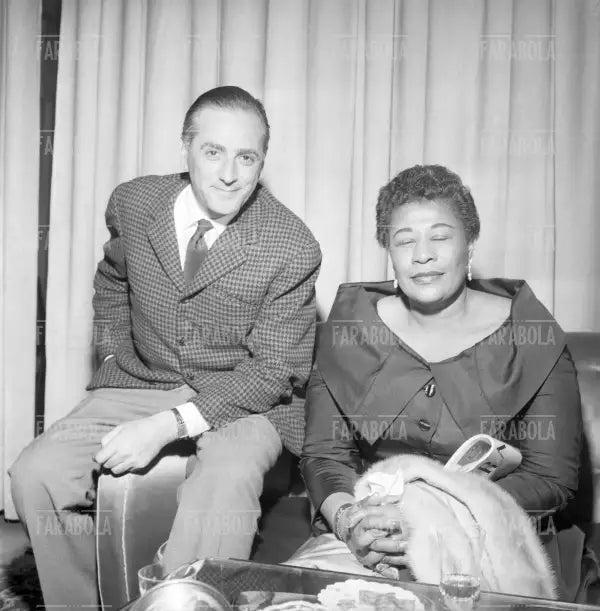 Arrigo Polillo ed Ella Fitzgerald, Milano, 1957 - Farabola Immagine digitale