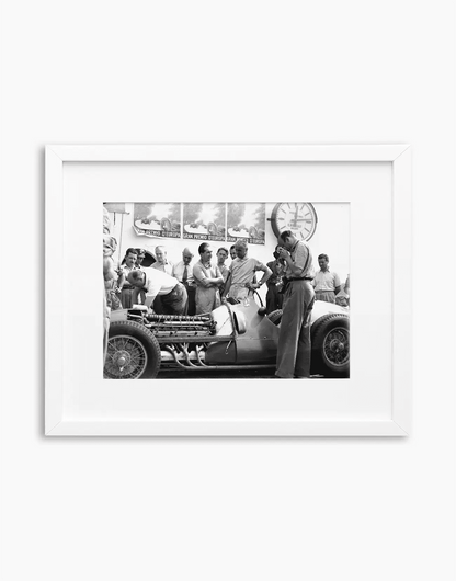Ascari e Villoresi su Ferrari, Gp d'Europa 1949 — stampa fine art con cornice bianca