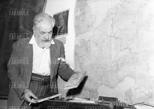 Attilio Teruzzi, bibliotecario del carcere di Procida, 1949 - Farabola Immagine digitale