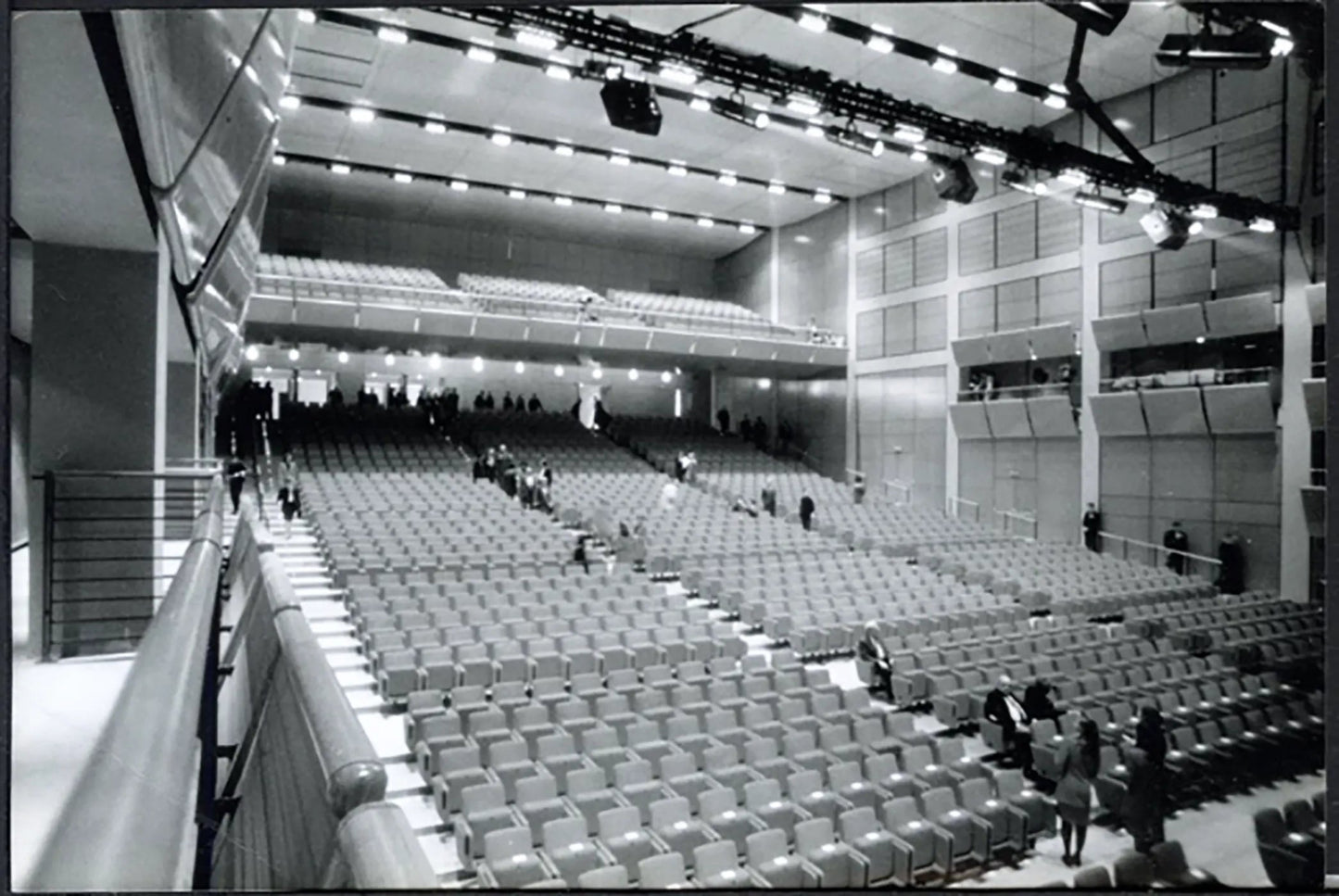 Auditorium Lingotto anni 90 Ft 5055 - Stampa 18x13 cm - Farabola Stampa ai sali d'argento