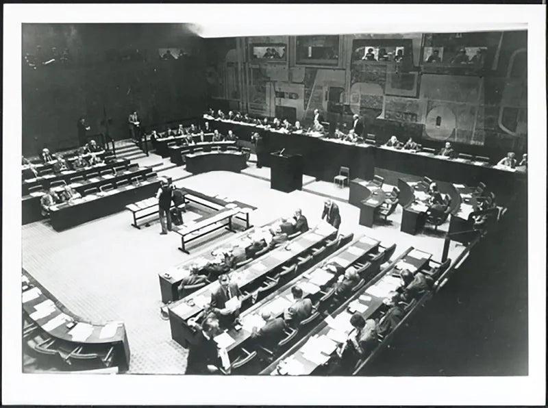 Aula del Parlamento Europeo 1973 Ft 37701 - Stampa 24x18 cm - Farabola Stampa ai sali d'argento