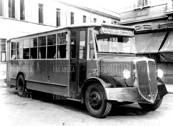 Autobus a Milano, 1942 - Farabola Immagine digitale