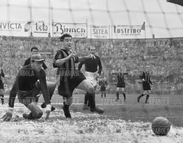 Autogol del Bologna, Inter vs Bologna, 1954 - Farabola Immagine digitale
