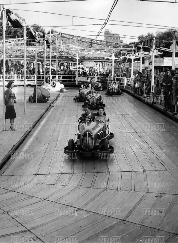 Autopista alla Fiera di San Carlo ai Bastioni di Porta Venezia, Milano, 1941 - Farabola Immagine digitale