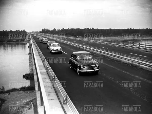 Autostrada del Sole, il Ponte sul Po, Piacenza, 1959 - Farabola Immagine digitale