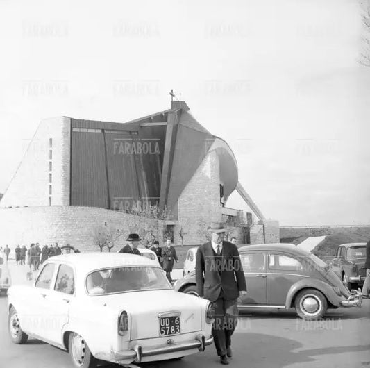 Autostrada del Sole, la Chiesa di San Giovanni Battista, 1964 - Farabola Immagine digitale
