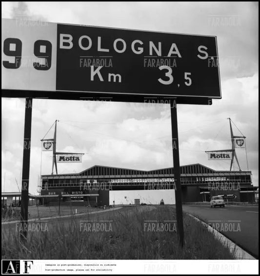 Autostrada del Sole, presentazione del nuovo Autogrill Motta, 1961 - Farabola Immagine digitale