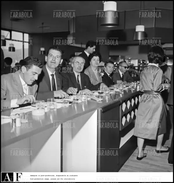Autostrada del Sole, presentazione del nuovo Autogrill Motta, 1961 - Farabola Immagine digitale