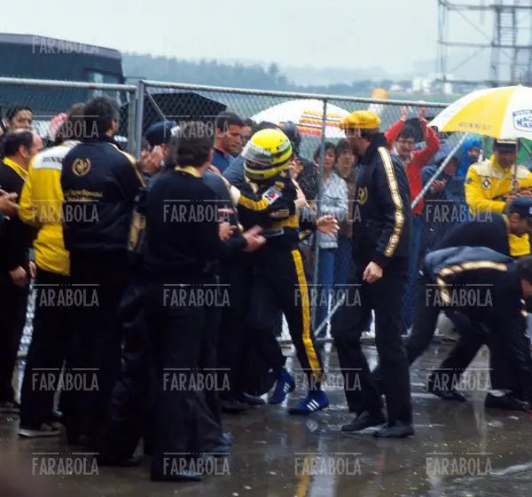 Ayrton Senna festeggia la prima vittoria in F1, Estoril, 1985 - Farabola Immagine digitale