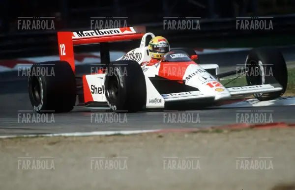Ayrton Senna in pista sulla sua McLaren, 1988 - Farabola Immagine digitale