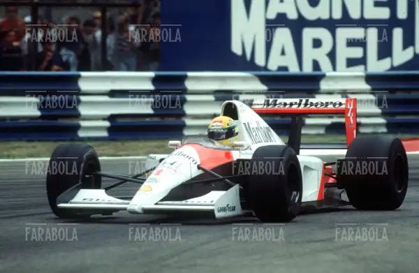 Ayrton Senna in pista sulla sua McLaren, 1989 - Farabola Immagine digitale