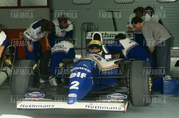Ayrton Senna prima della gara in cui perderà la vita, Gp di San Marino, 1994 - Farabola Immagine digitale