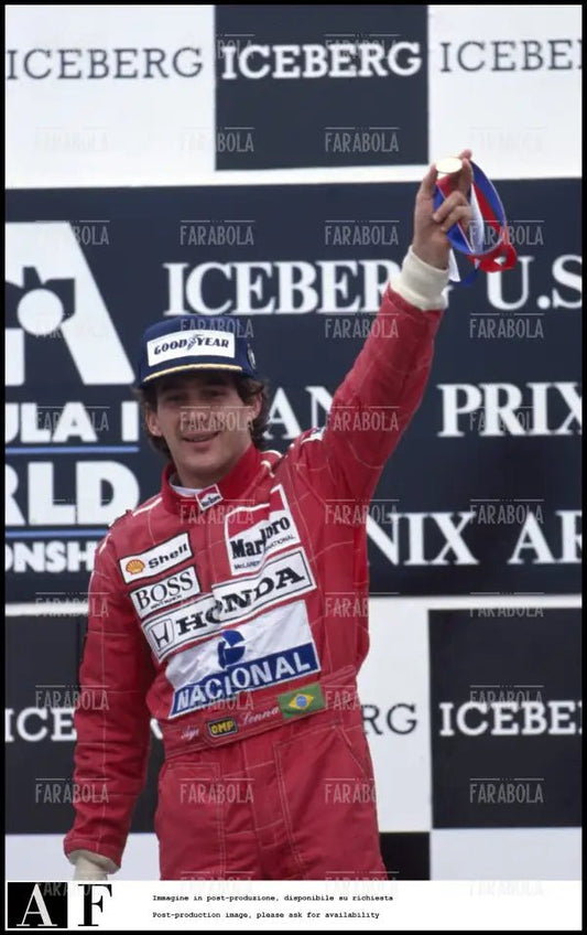 Ayrton Senna sul podio del Gp degli Stati Uniti, 1991 - Farabola Immagine digitale