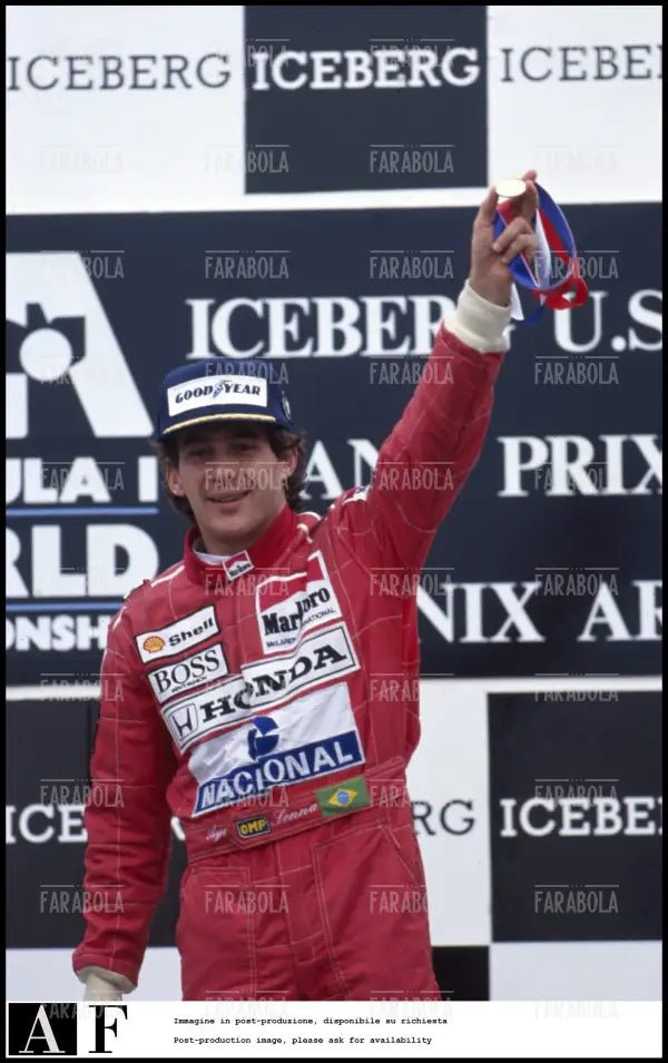 Ayrton Senna sul podio del Gp degli Stati Uniti, 1991 - Farabola Immagine digitale