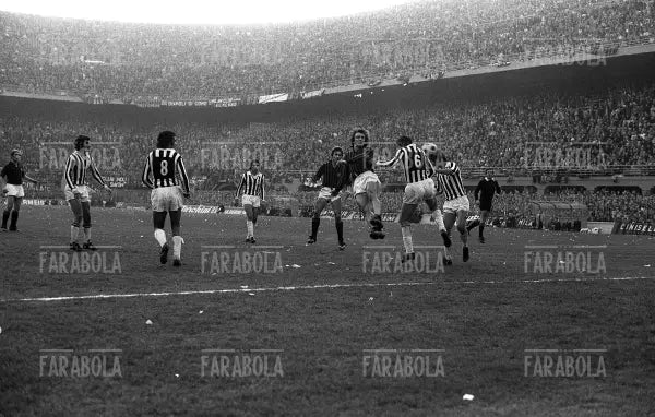Azione nell'area juventina, Milan vs Juventus, 1973 - Farabola Immagine digitale