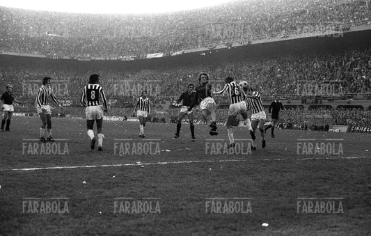 Azione nell'area juventina, Milan vs Juventus, 1973 - Farabola Immagine digitale